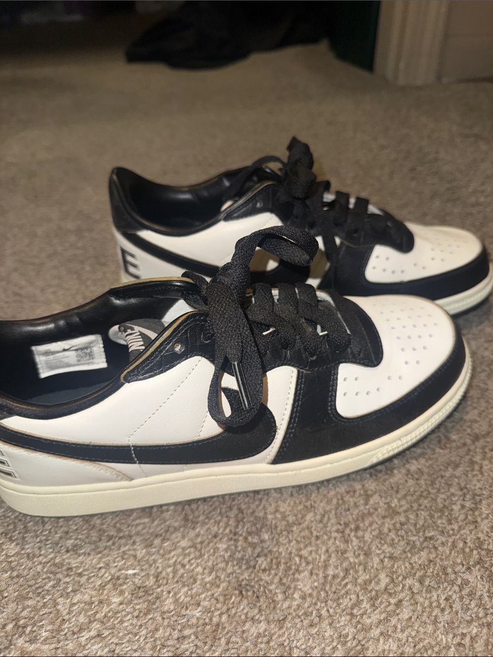 NEW black & white Nike shoes